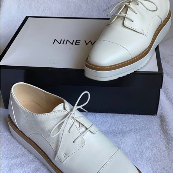 Nine West white lace up shoe - Picture 7 of 8